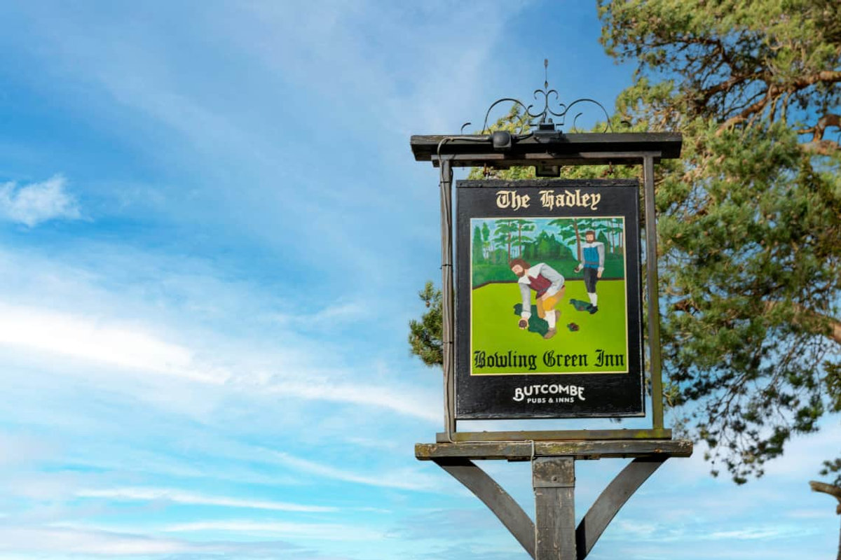 Hadley Bowling Green pub